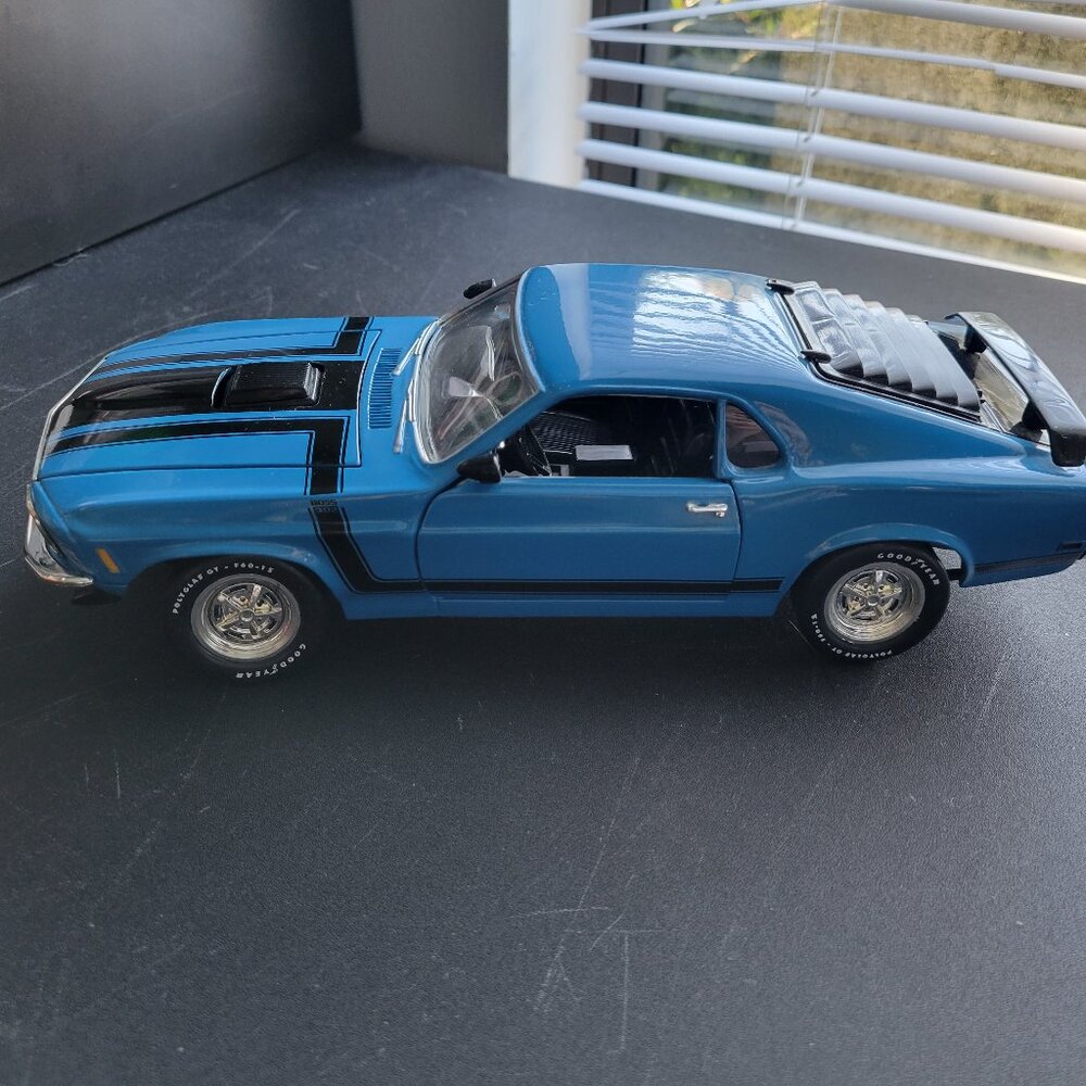 Ertl 1970 Boss Mustang 302 Blue American Muscle Diecast Car 1:18 Scale Vintage